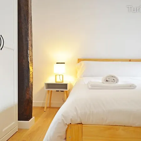 Apartamento Llerandi 2b - Totalmente Reformado Y Con Balcón Al Corazón De *