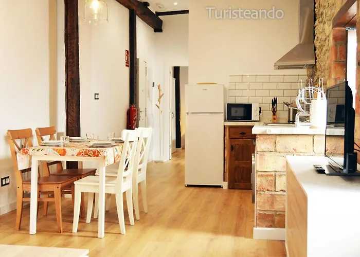 Llerandi 2b - Totalmente Reformado Y Con Balcon Al Corazon De San Vicente De La Barquera